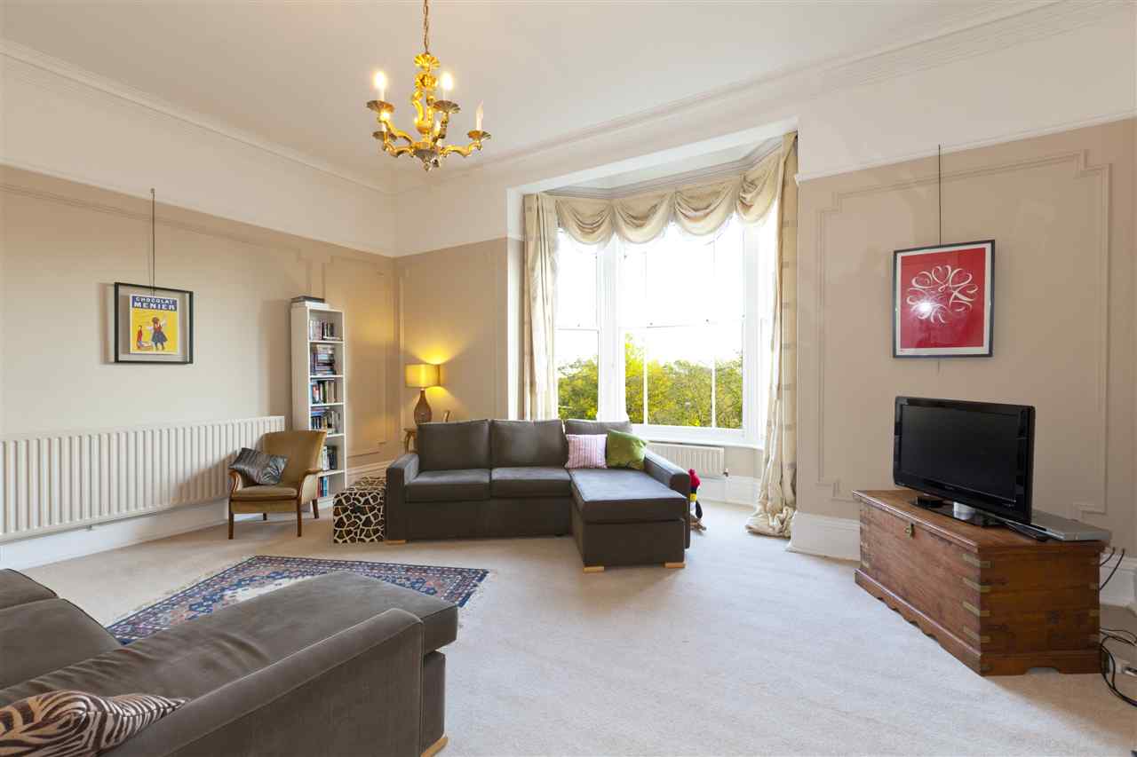 resized-2349823-05 - Lounge.jpg